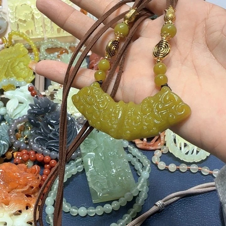 未镶嵌蛇纹石玉吊坠灵*、