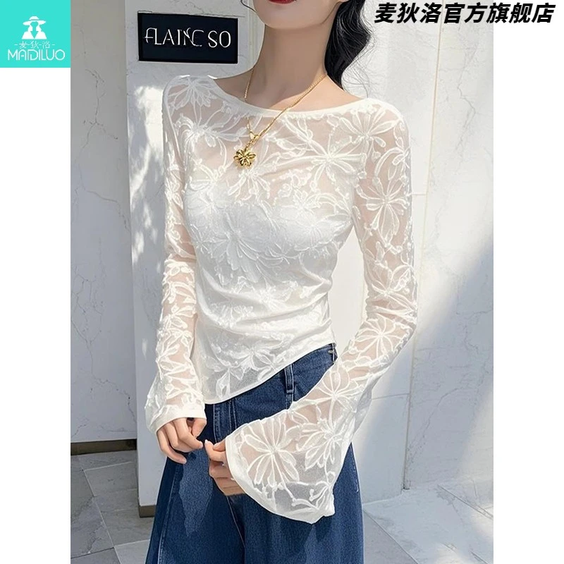 白色蕾丝提花喇叭袖修身恤女早春新款显瘦氛围感内搭打底衫上衣