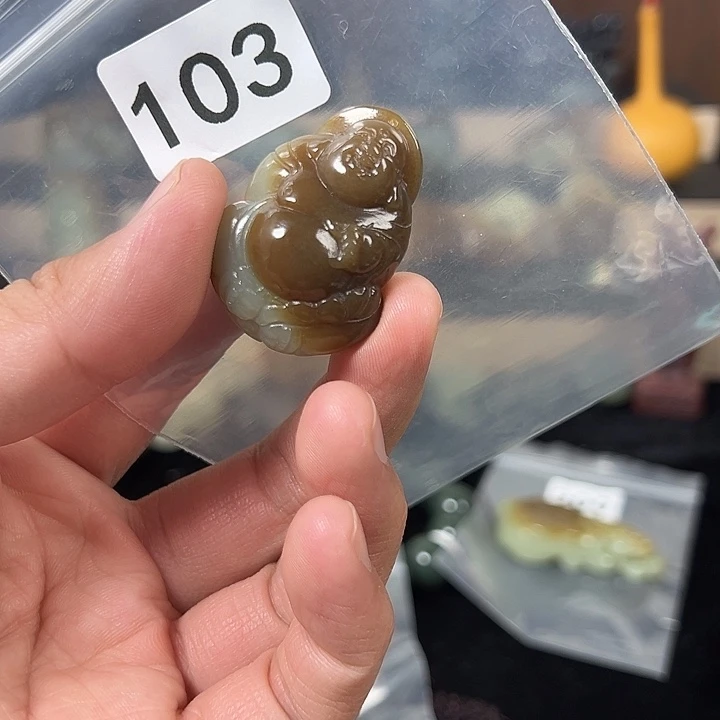 Z***4和田玉未镶嵌颈饰