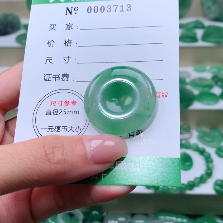 颈饰未镶嵌石英质玉