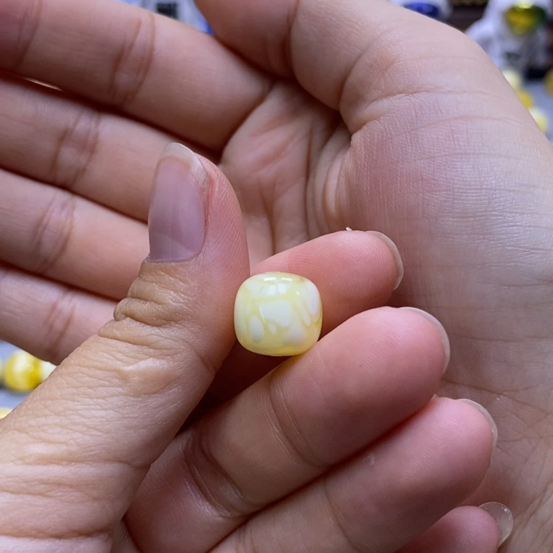 琥珀未镶嵌珠宝奇石12.1