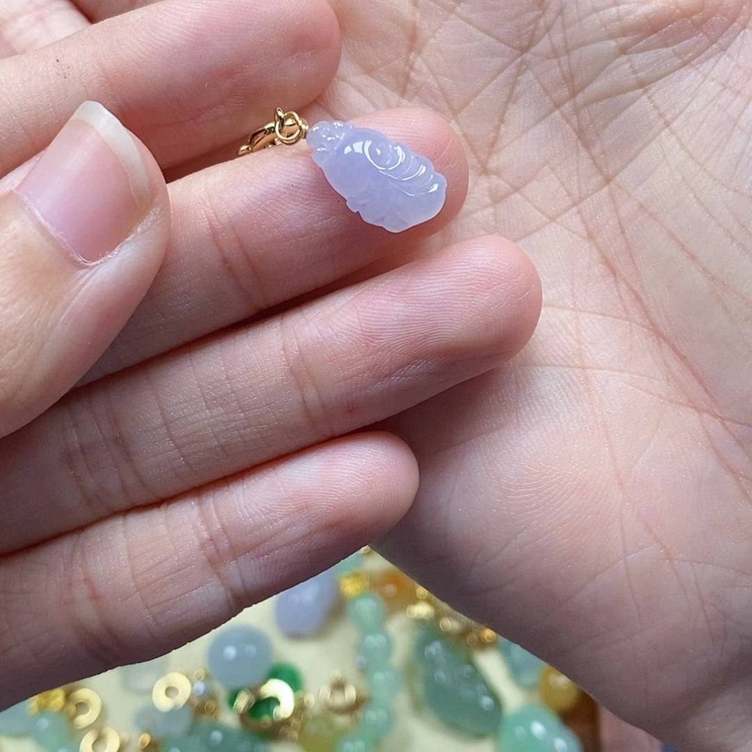 翡翠未镶嵌颈饰闪