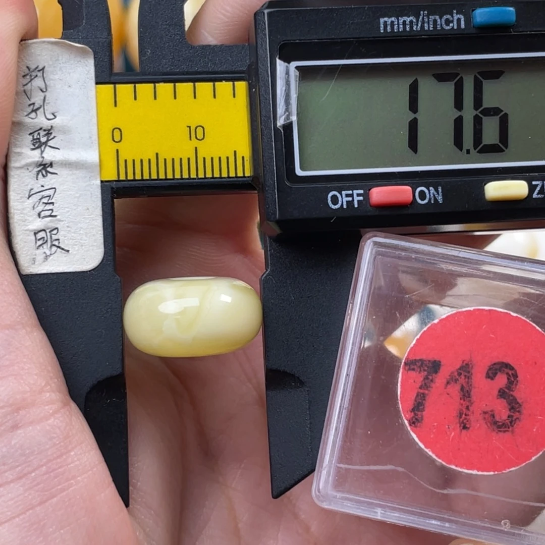 蜜蜡未镶嵌珠宝奇石