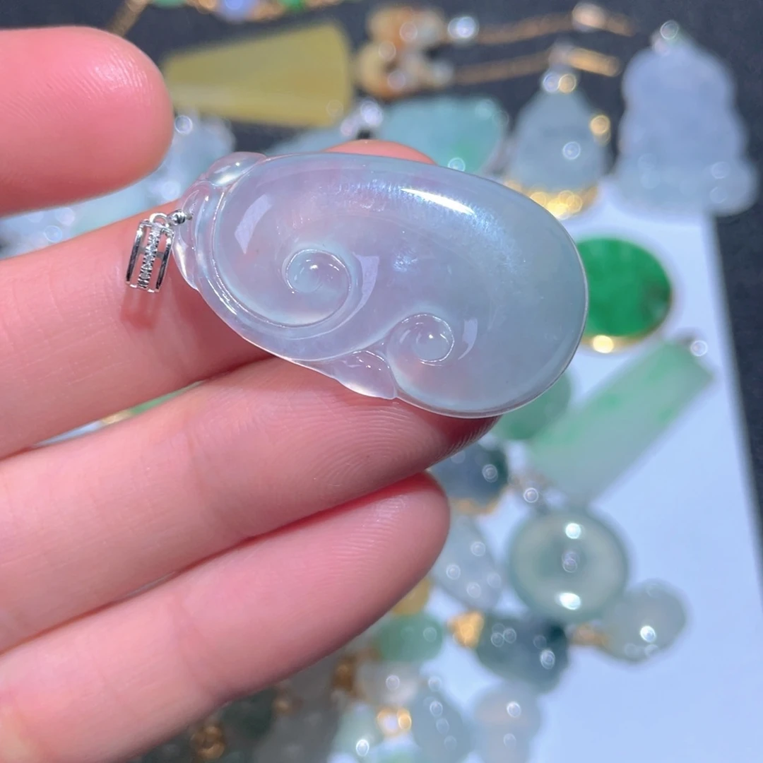 翡翠颈饰18K金镶嵌翡翠