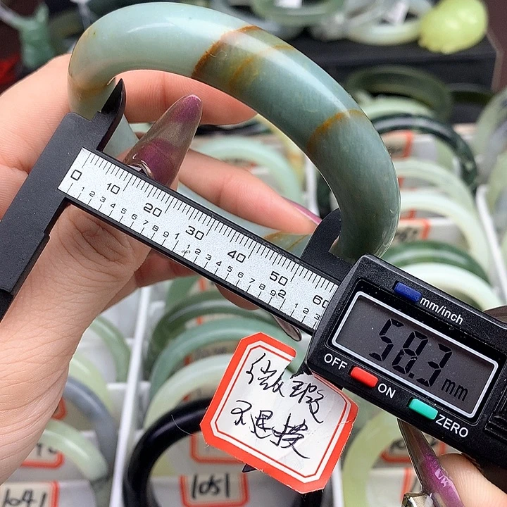 蛇纹石玉手镯未镶嵌1070