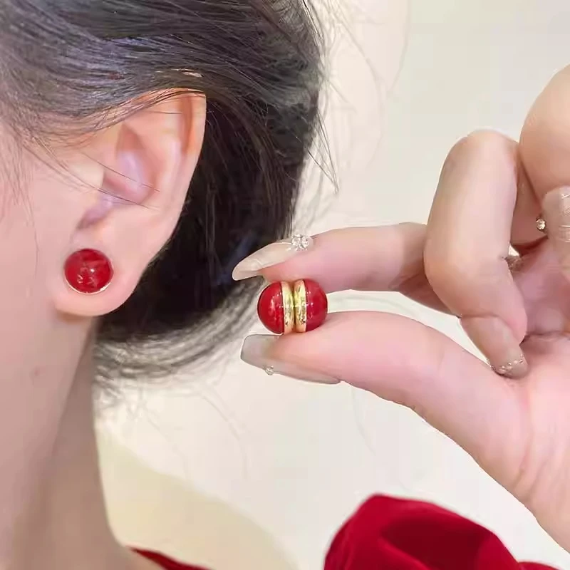 铜合金耳饰 喜庆港风相思红豆无耳洞磁吸耳环女简约精致百搭耳饰