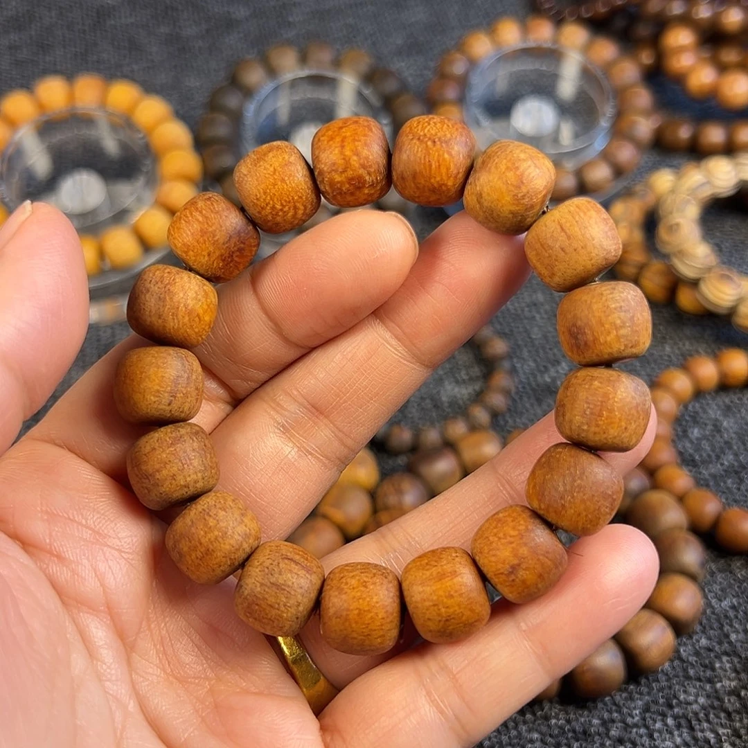 里****贡木1213印贡粗抛红油湖泊