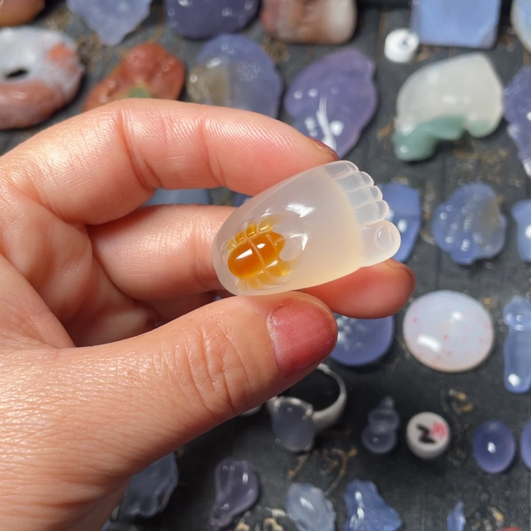 玛瑙/玉髓未镶嵌颈饰玛瑙知足常乐