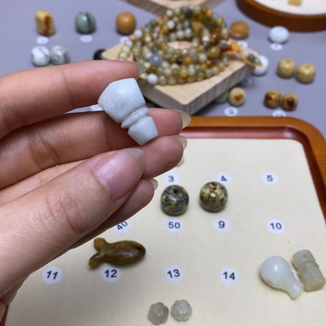 蛇纹石玉配饰合金?**天
