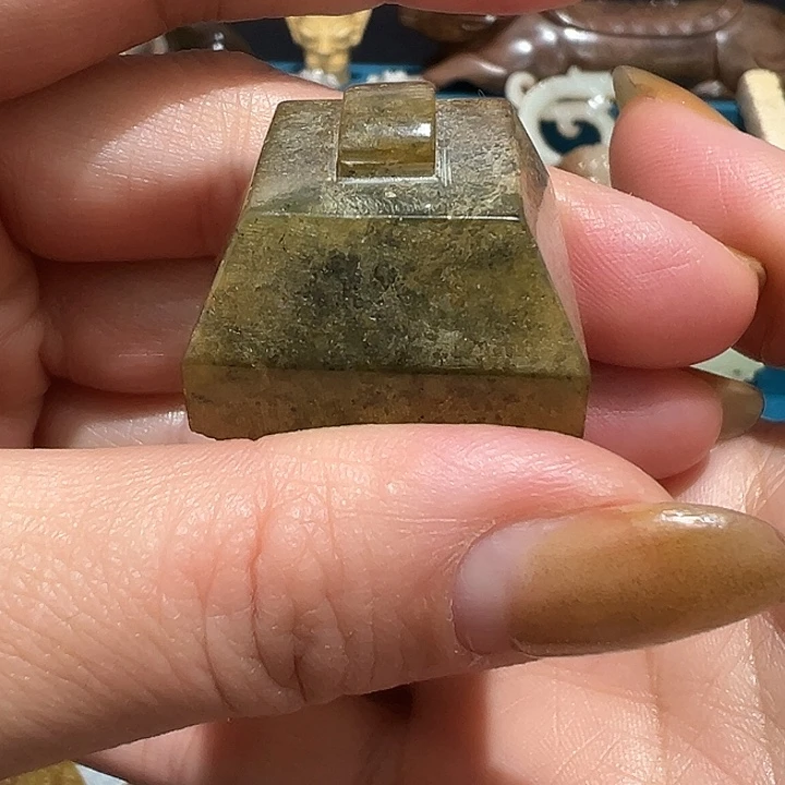 透闪石质玉未镶嵌颈饰