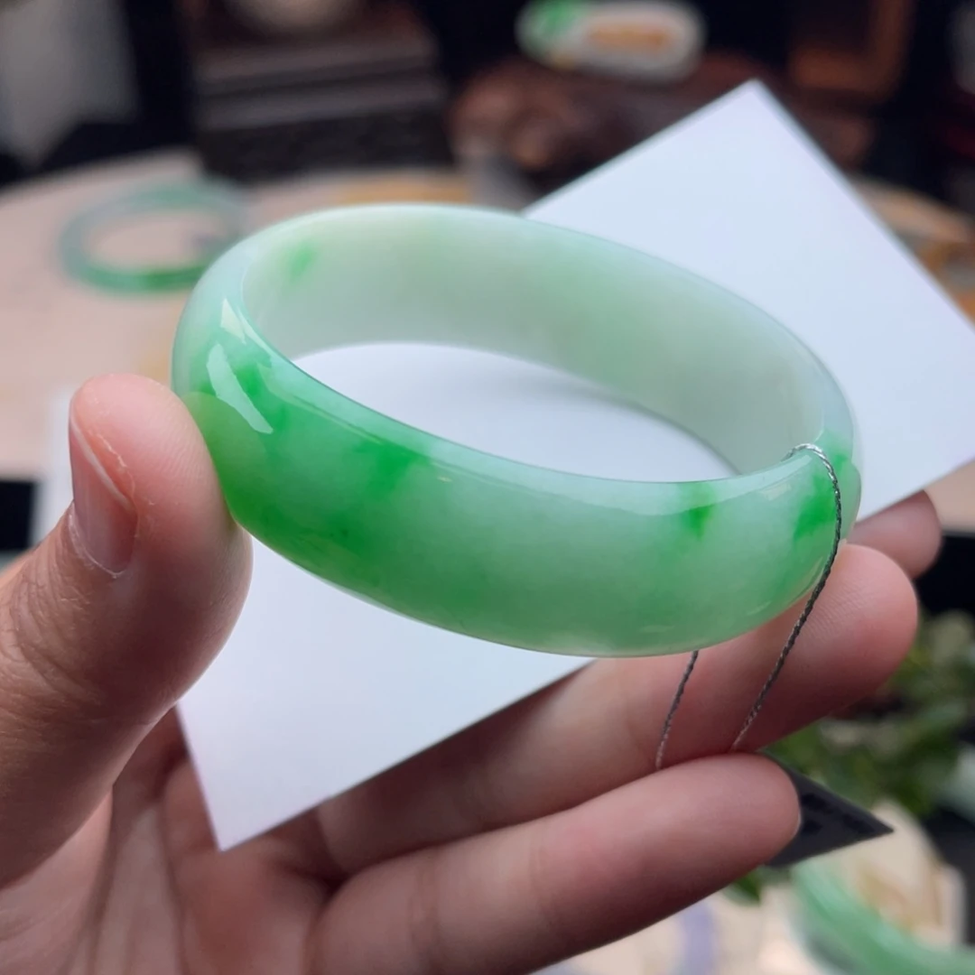 未镶嵌手镯（贵妃镯）翡翠