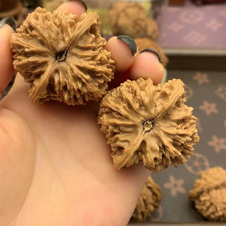 【闪购商品】文玩核桃把件满天星