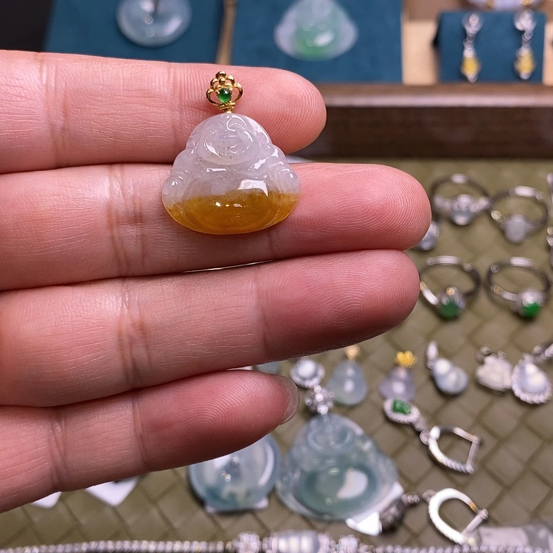 翡翠18K金镶嵌颈饰佛