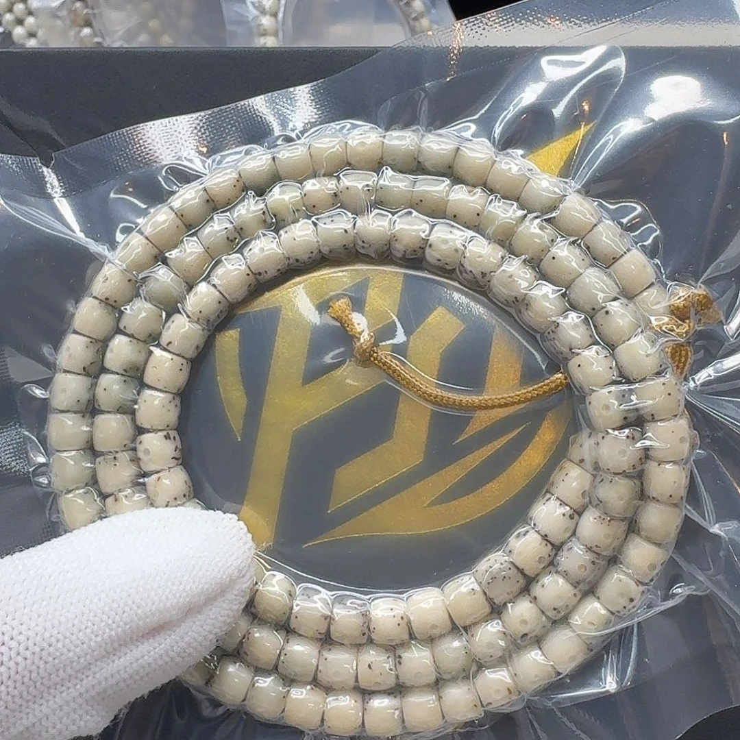 吊坠星月菩提13糯冰绿背大眼睛通体直切6左右108