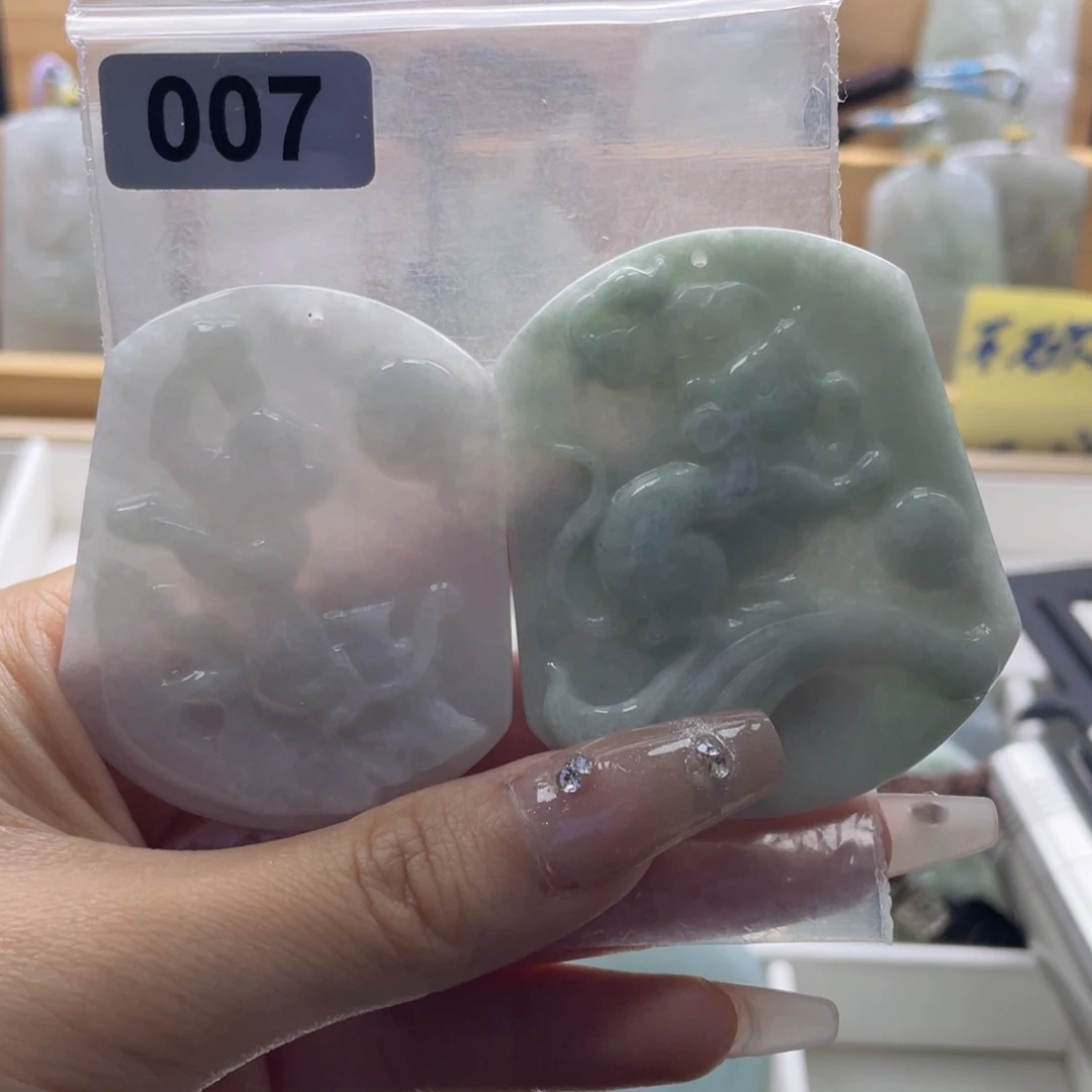 翡翠未镶嵌颈饰广****杯翡翠