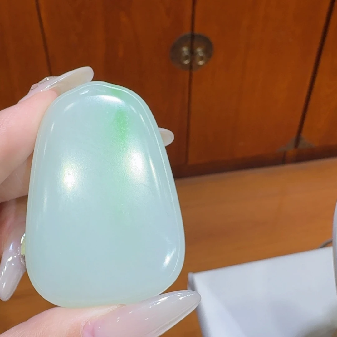 木***制未镶嵌和田玉（翠青玉）挂件翠青面包牌