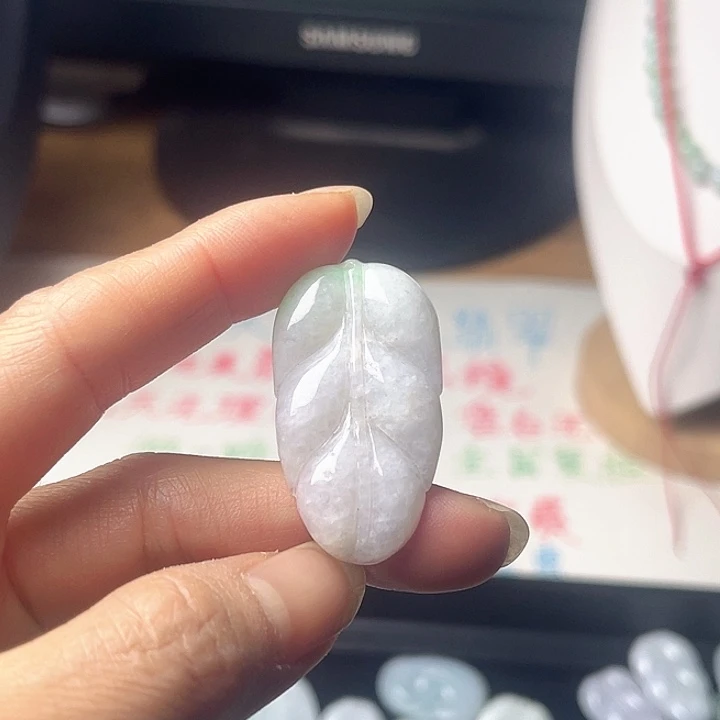 翡翠未镶嵌颈饰叶子