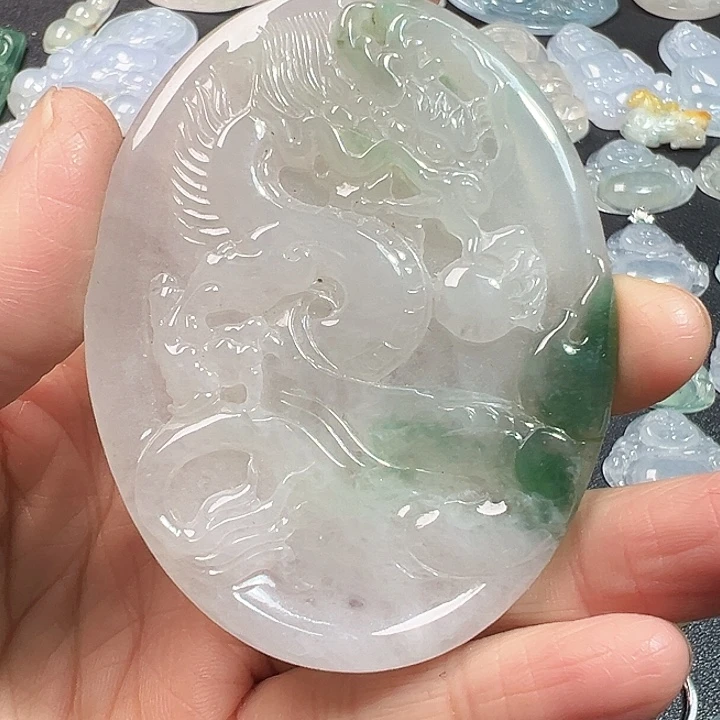 翡翠未镶嵌颈饰龙牌
