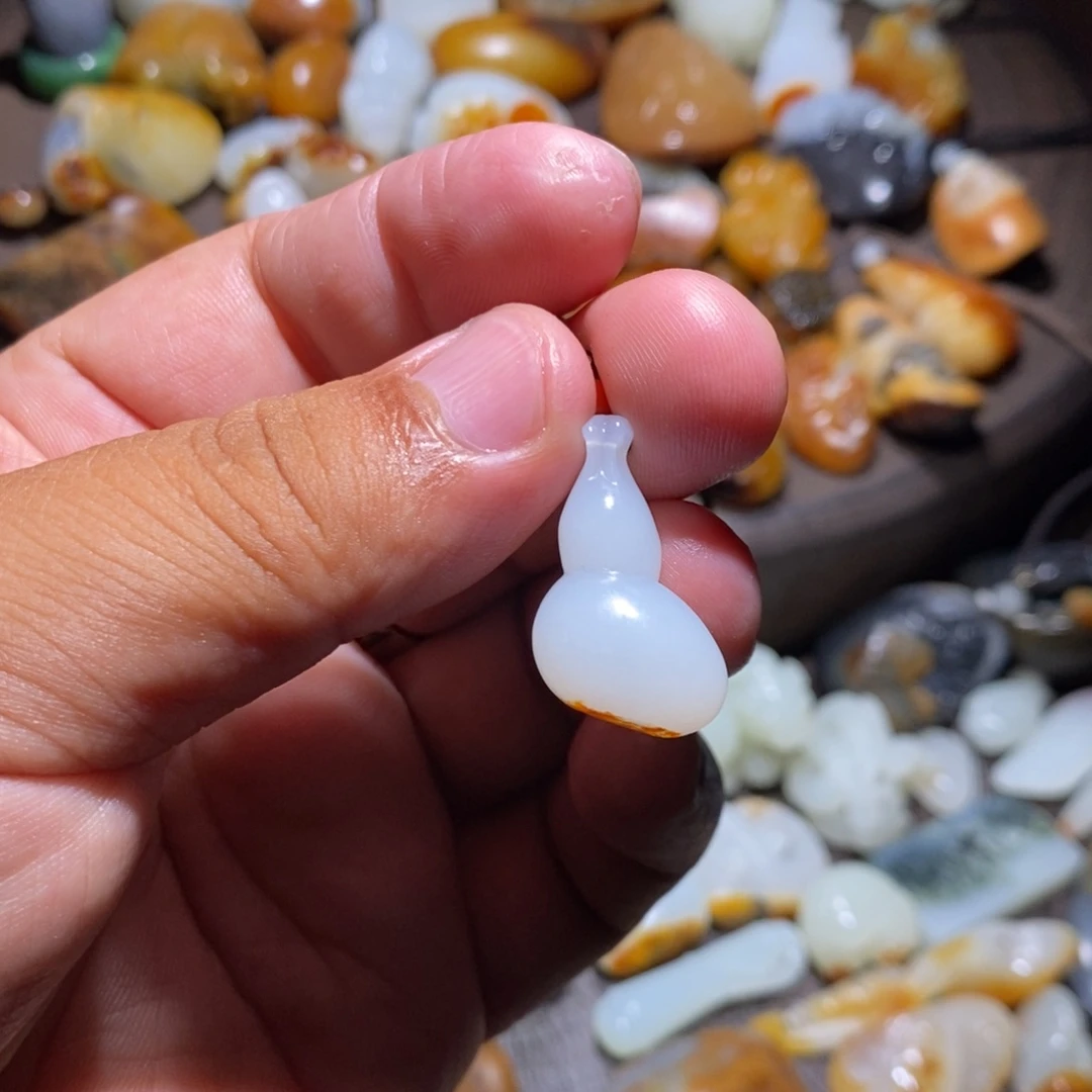 开***好和田玉未镶嵌颈饰