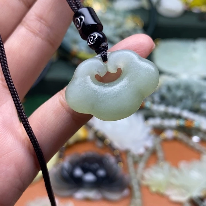 蛇纹石玉未镶嵌吊坠