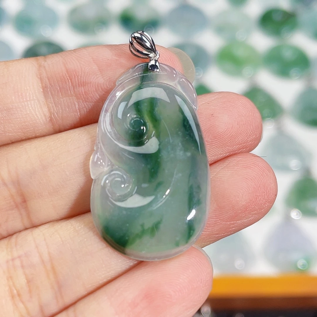 颈饰18K金镶嵌翡翠吊坠