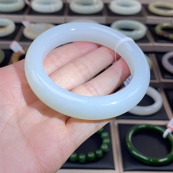 和田玉未镶嵌手镯