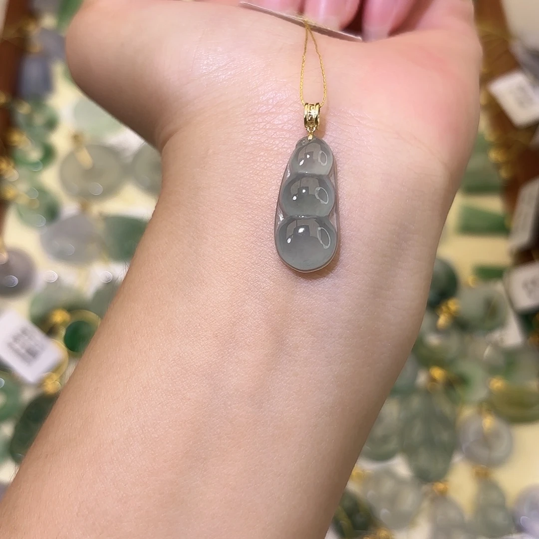 翡翠18K金镶嵌颈饰豆子