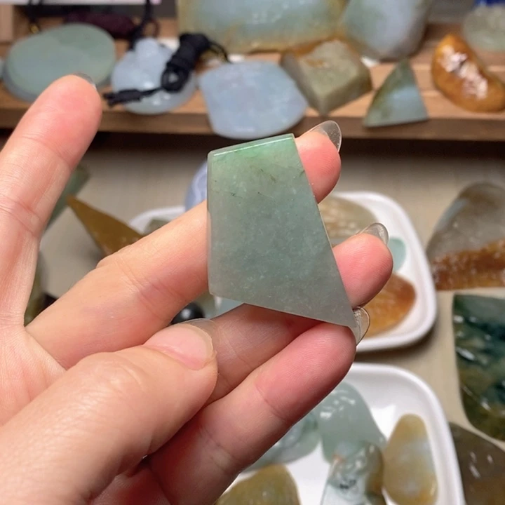 翡翠未镶嵌颈饰天然