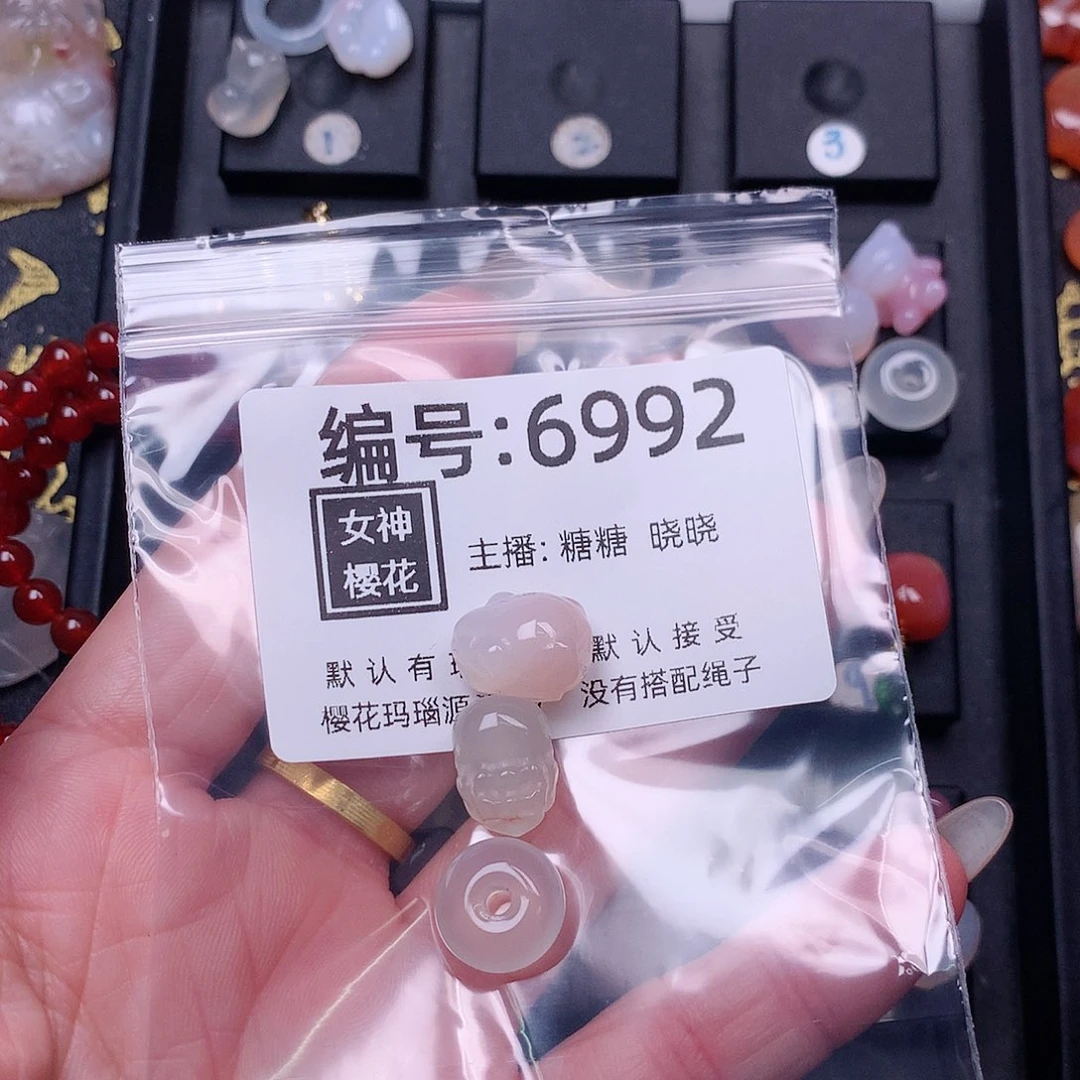 玛瑙/玉髓颈饰合金黑**族