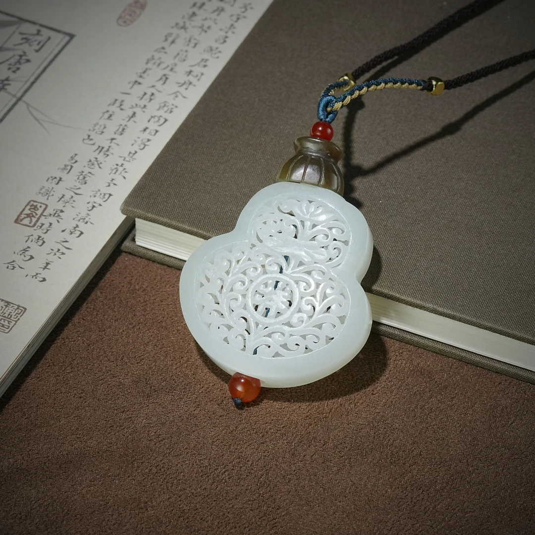 和田玉双环香囊吊坠   08003980