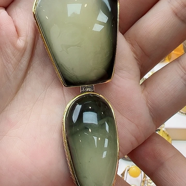 琥珀足银镶嵌珠宝奇石