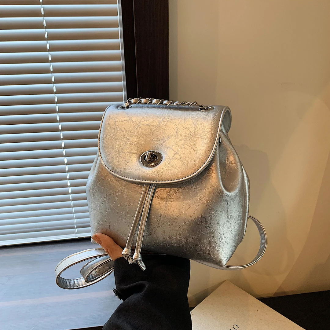 包盖分层款云朵街头潮流双肩包洋气通勤百搭包双肩包女