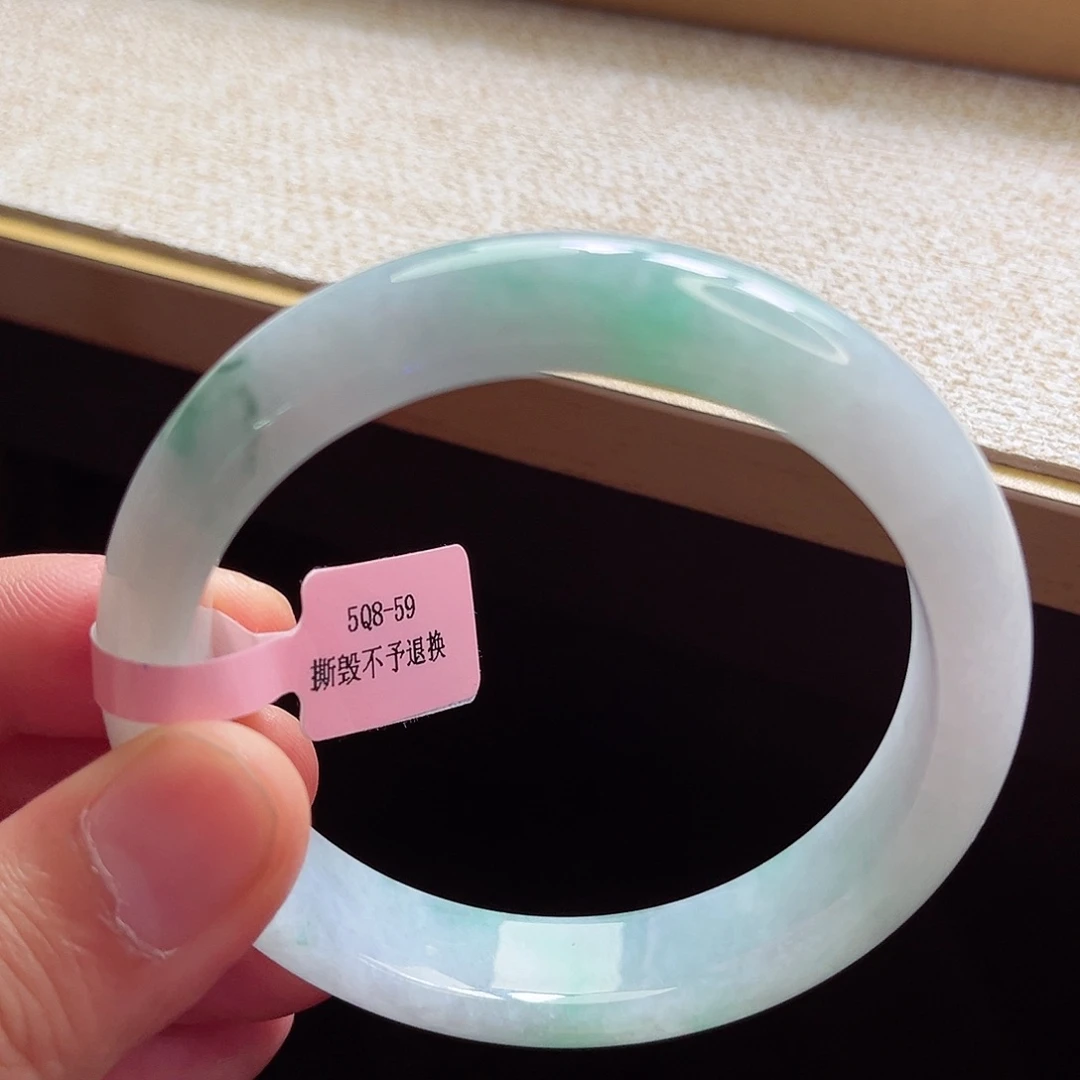 翡翠手镯未镶嵌手镯