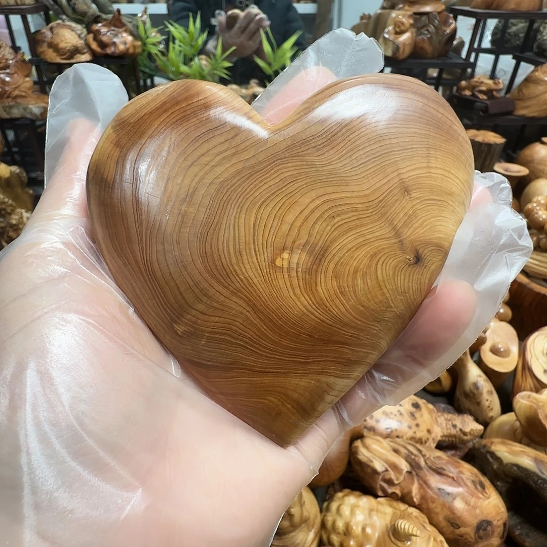 柏木（崖柏）太行崖柏陈化黑油爱心手把件