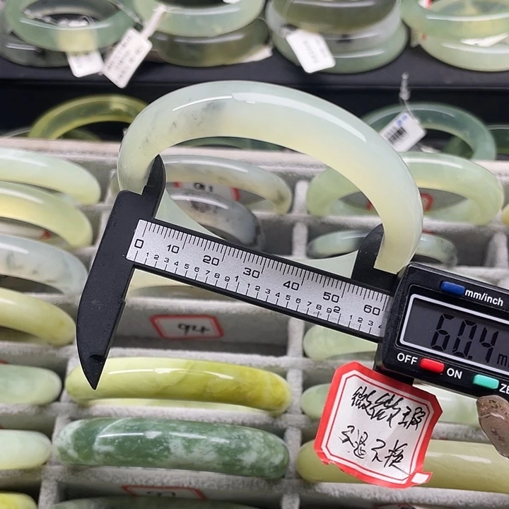 蛇纹石玉未镶嵌手镯94