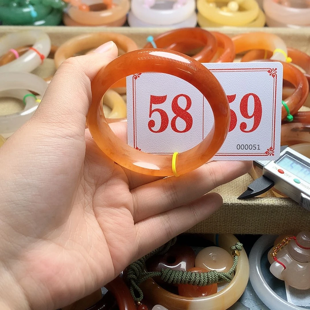 未镶嵌石英质玉（黄龙玉）手镯