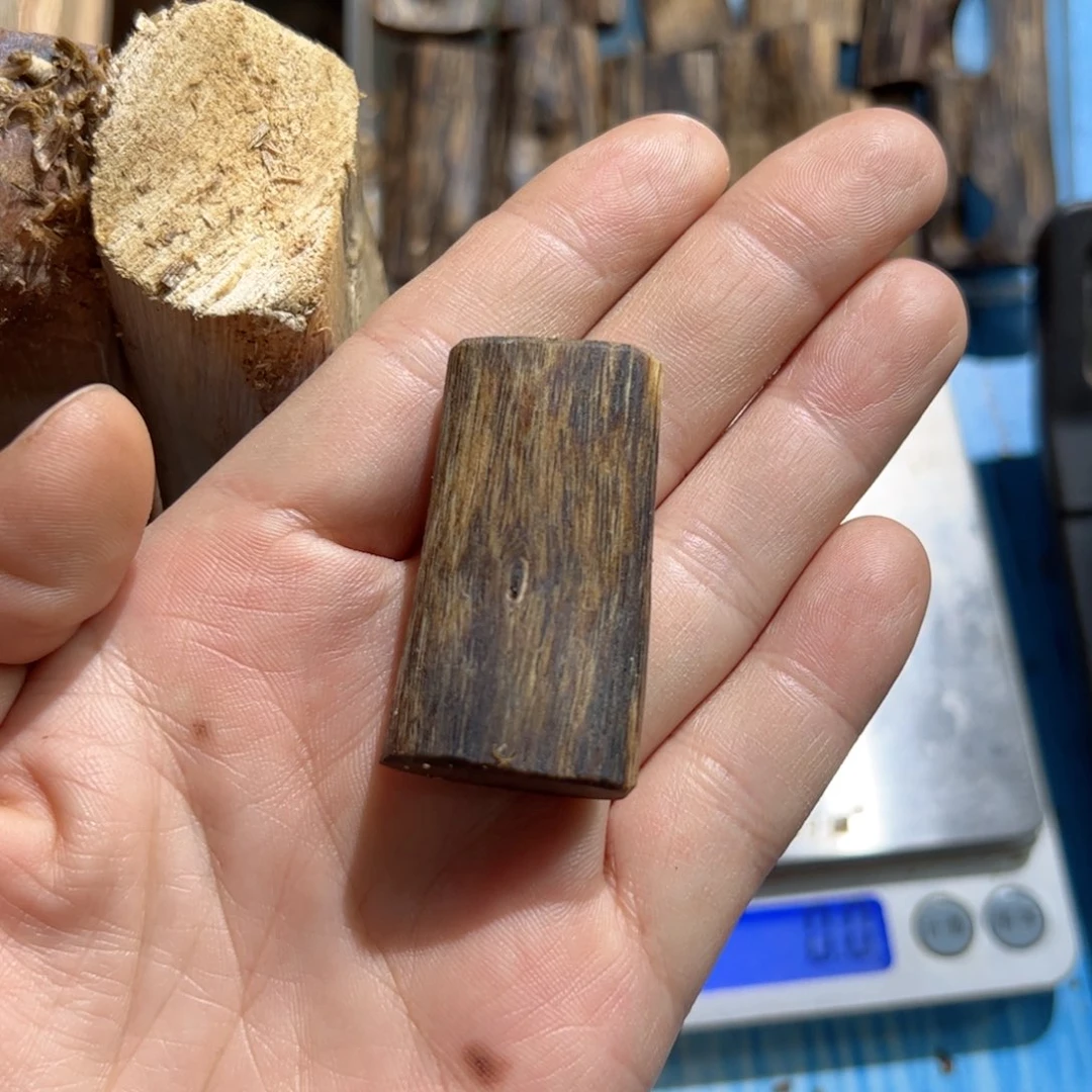 沉香吊坠白棋素牌7克