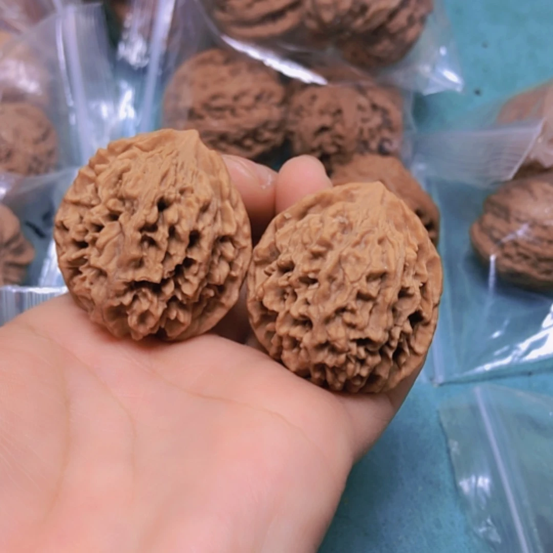 【闪购商品】摆件核桃36皇冠狮子头磕边