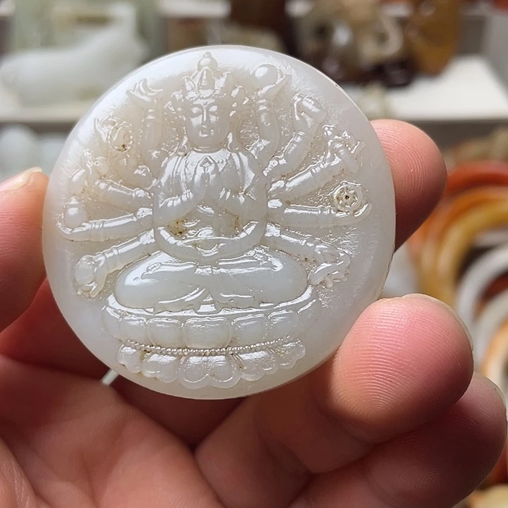 づ****和田玉未镶嵌颈饰