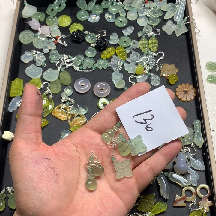 独***下蛇纹石玉合金耳钉