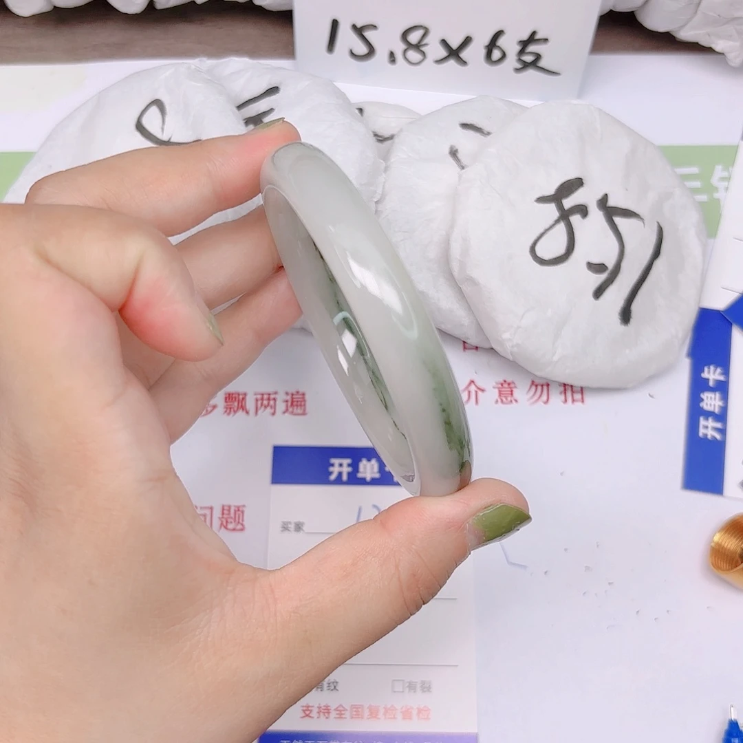 石英质玉手镯未镶嵌12/6061