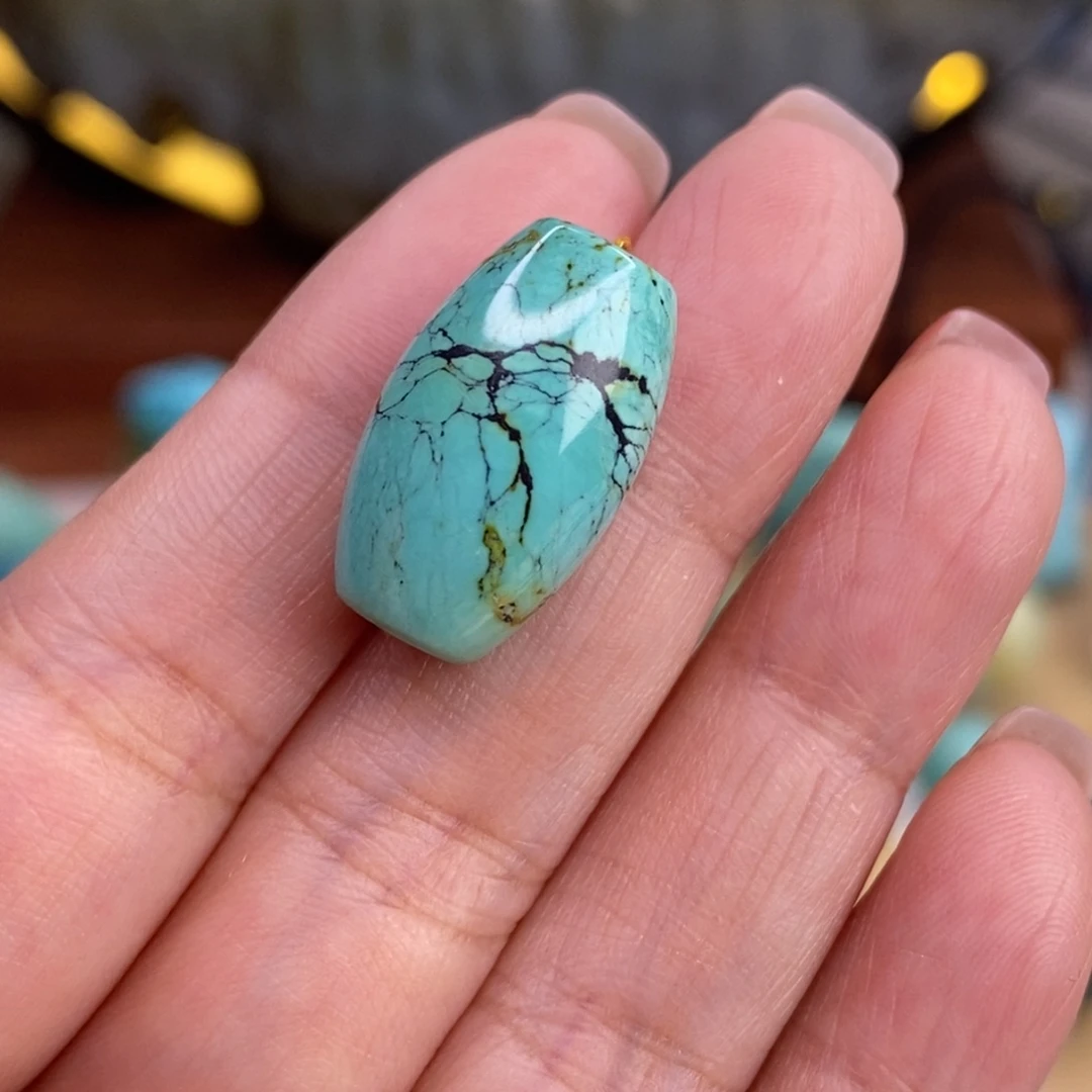 绿松石未镶嵌珠宝奇石11.6×19.3