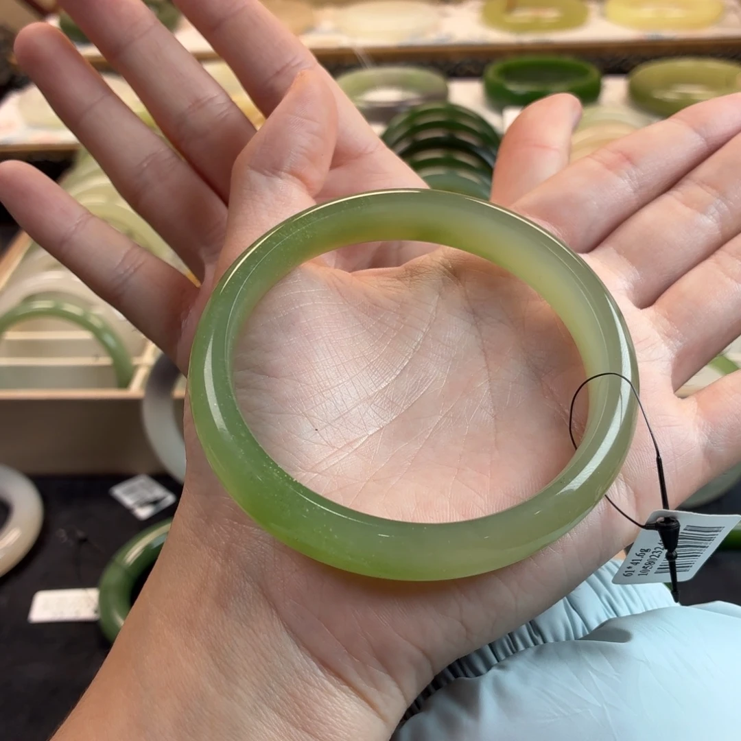 实***意和田玉未镶嵌手镯