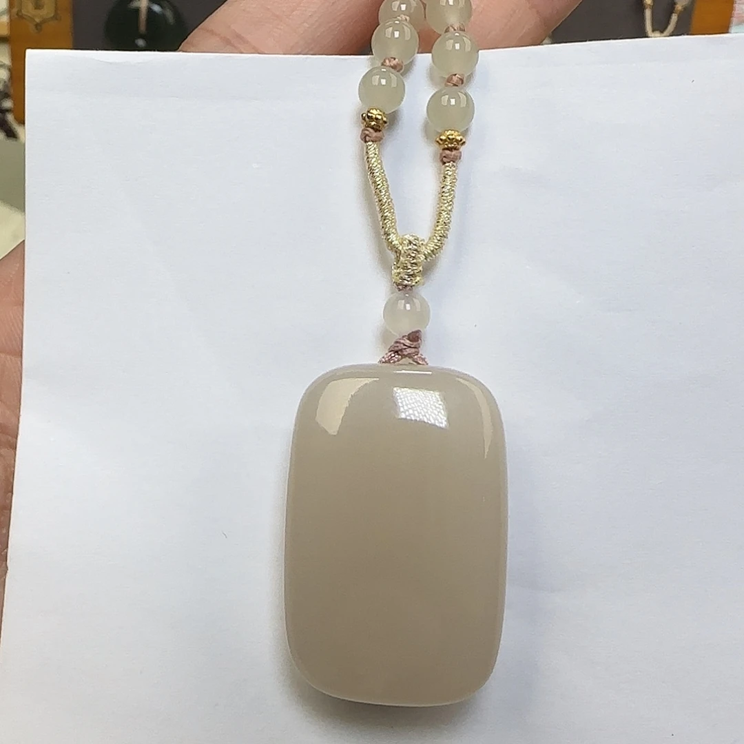 拒***）和田玉未镶嵌颈饰