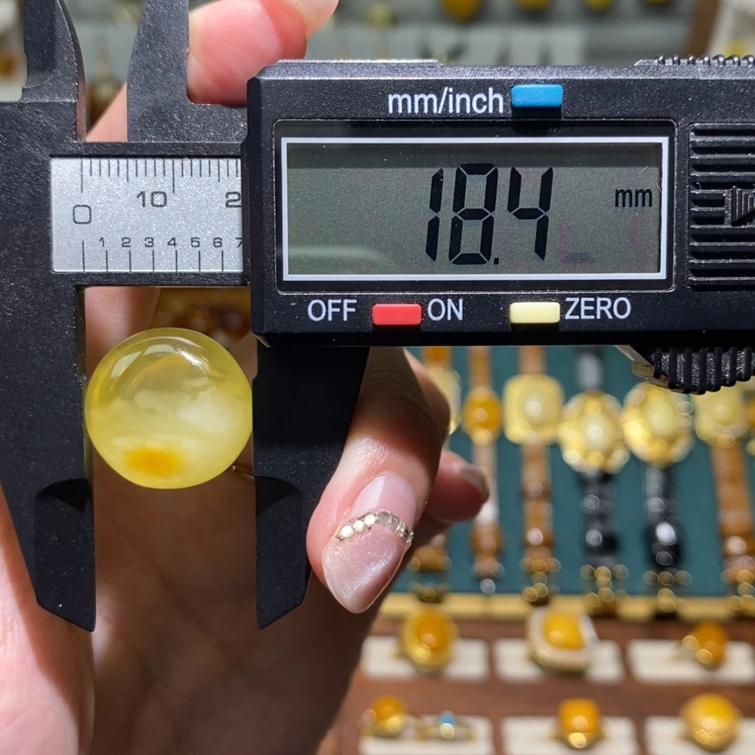 未镶嵌琥珀裸石成品