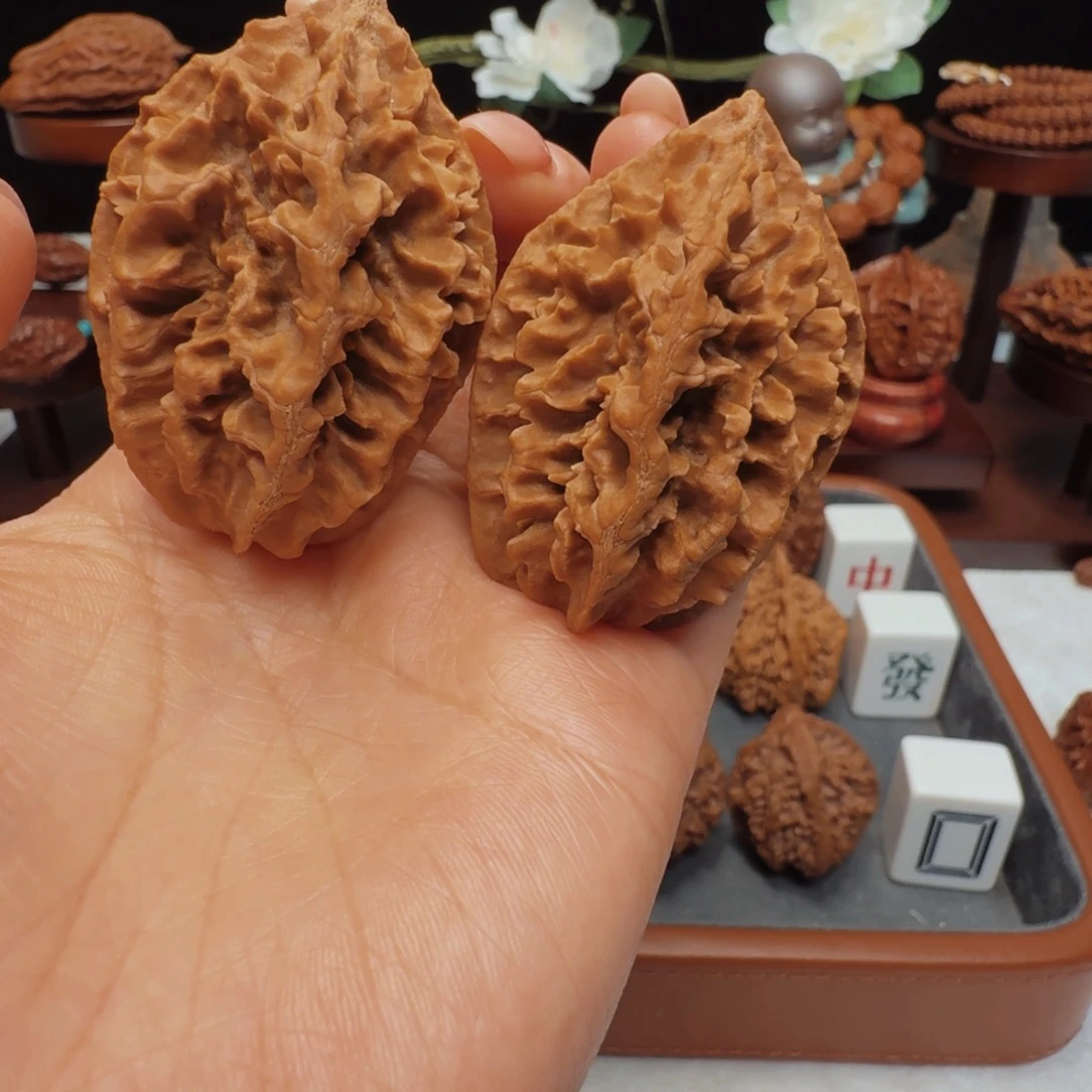 艺***～文玩核桃吊坠血龙骨