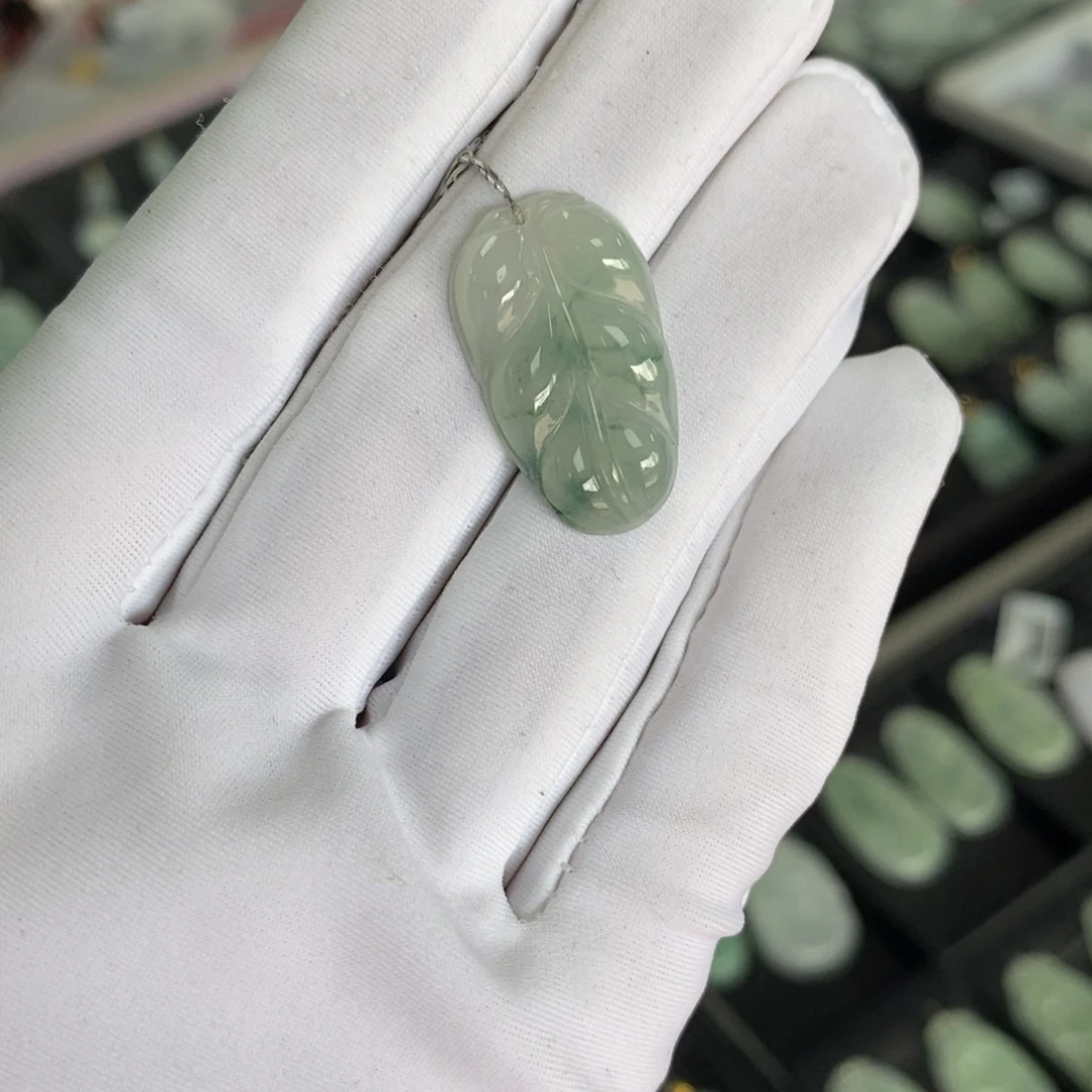 翡翠颈饰未镶嵌叶子