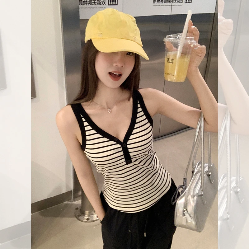 2025条纹撞色V领针织背心女夏季新款修身设计感甜辣妹无袖小上衣