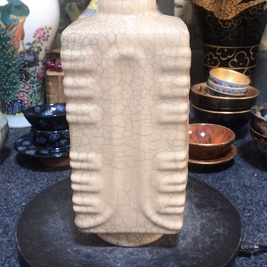 瓷片瓷器一件，品相完整