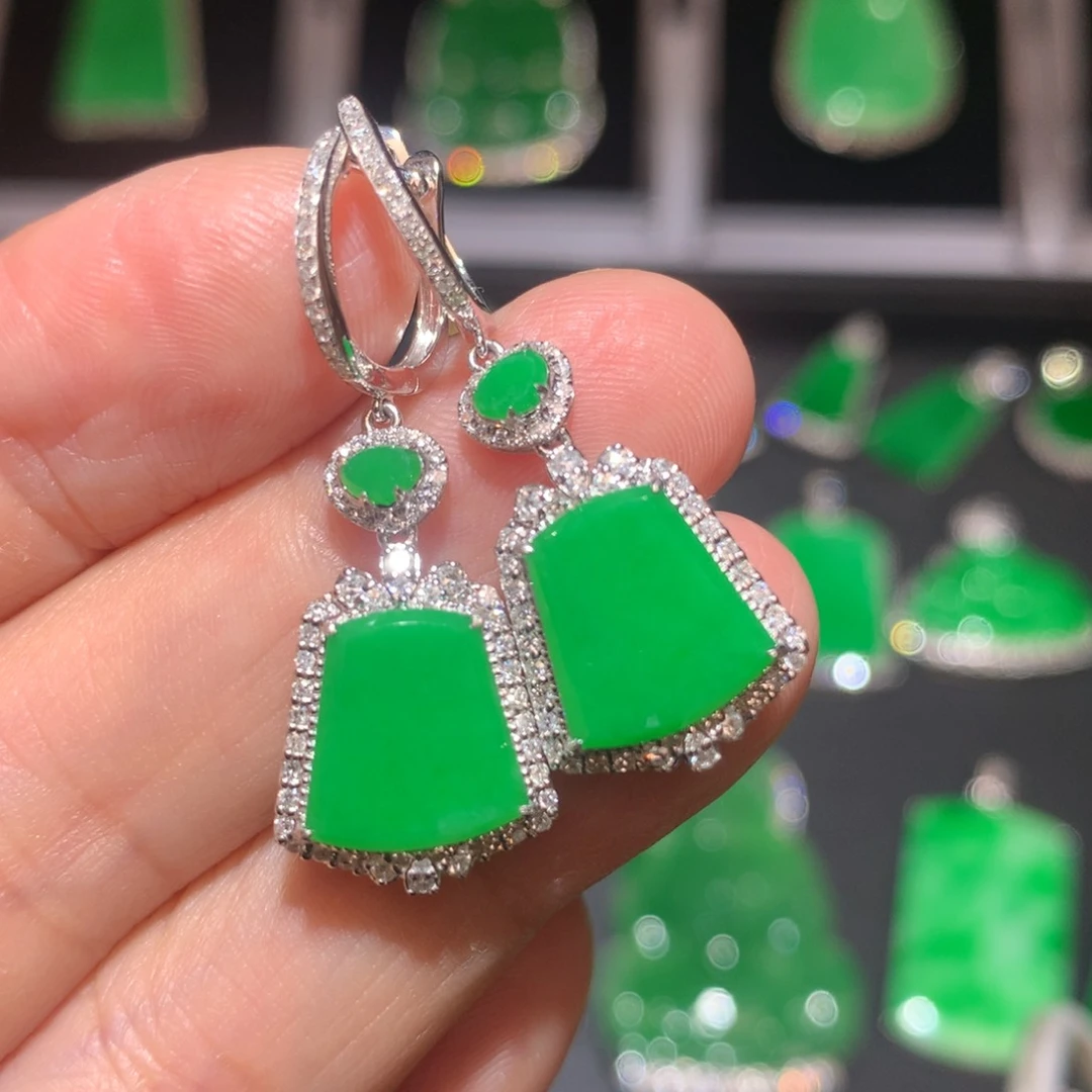 翡翠18K金镶嵌颈饰翡翠